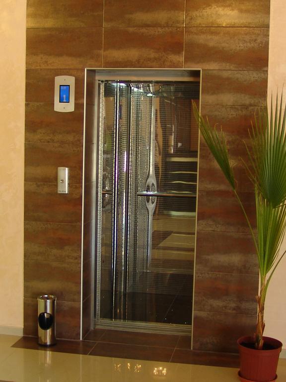 נסבר Hotel Iris מראה חיצוני תמונה