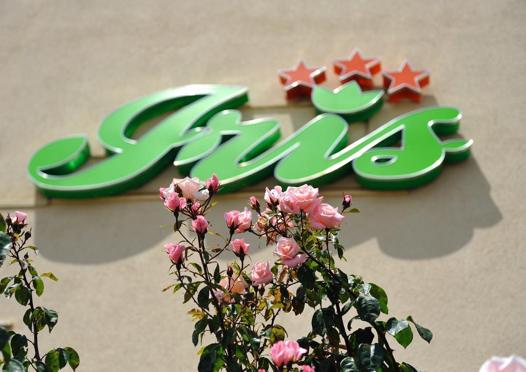 נסבר Hotel Iris מראה חיצוני תמונה