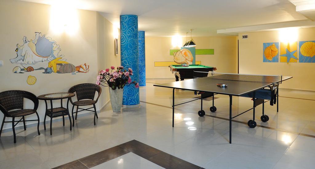 נסבר Hotel Iris מראה חיצוני תמונה