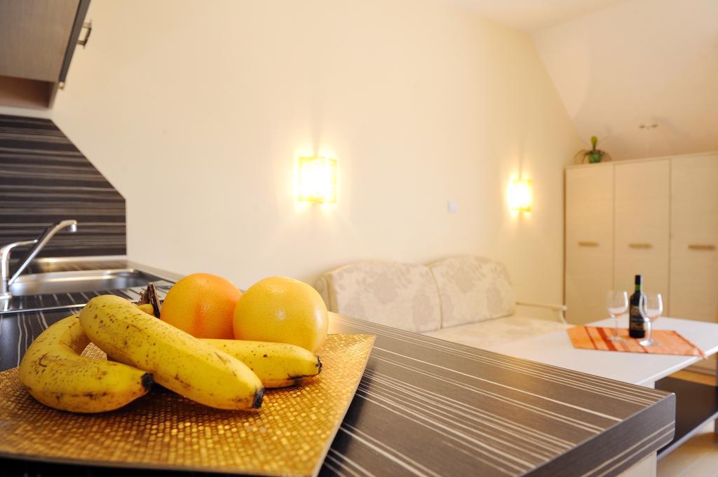 נסבר Hotel Iris מראה חיצוני תמונה