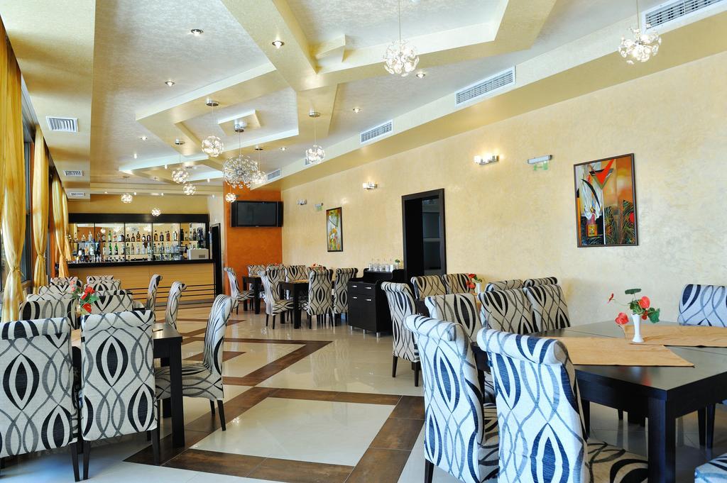 נסבר Hotel Iris מראה חיצוני תמונה