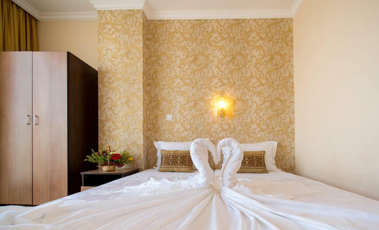 נסבר Hotel Iris מראה חיצוני תמונה