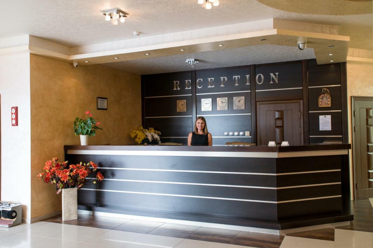 נסבר Hotel Iris מראה חיצוני תמונה
