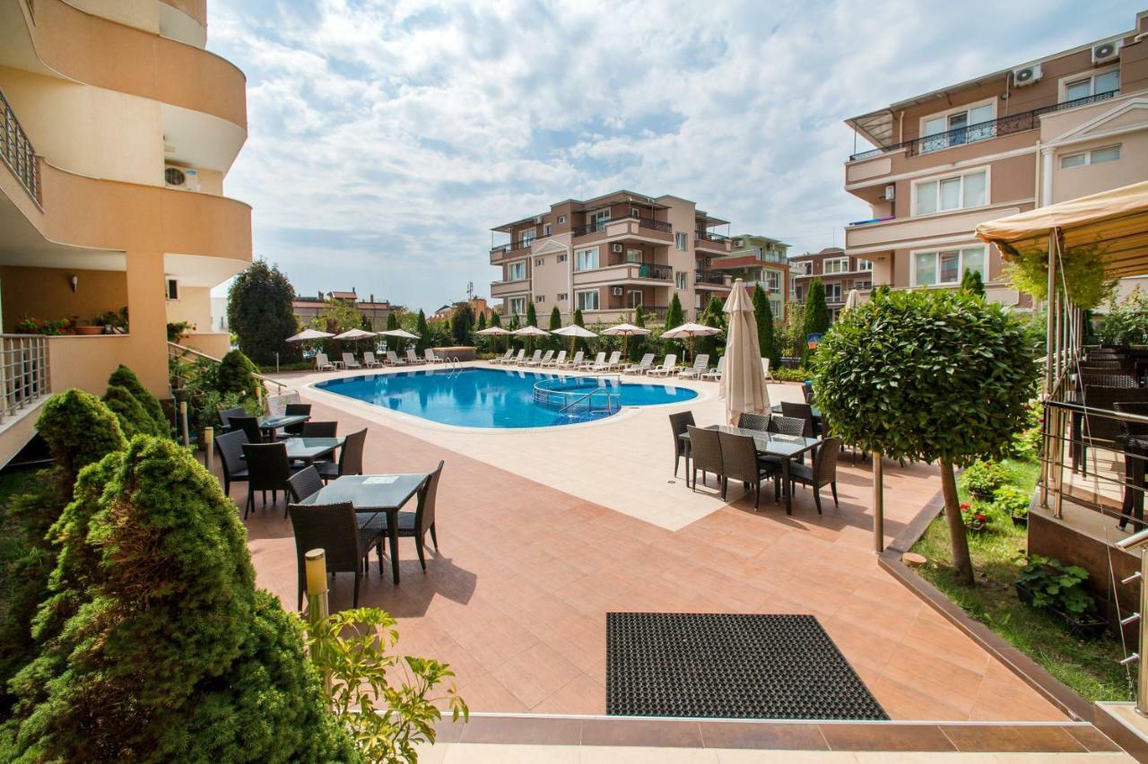 נסבר Hotel Iris מראה חיצוני תמונה