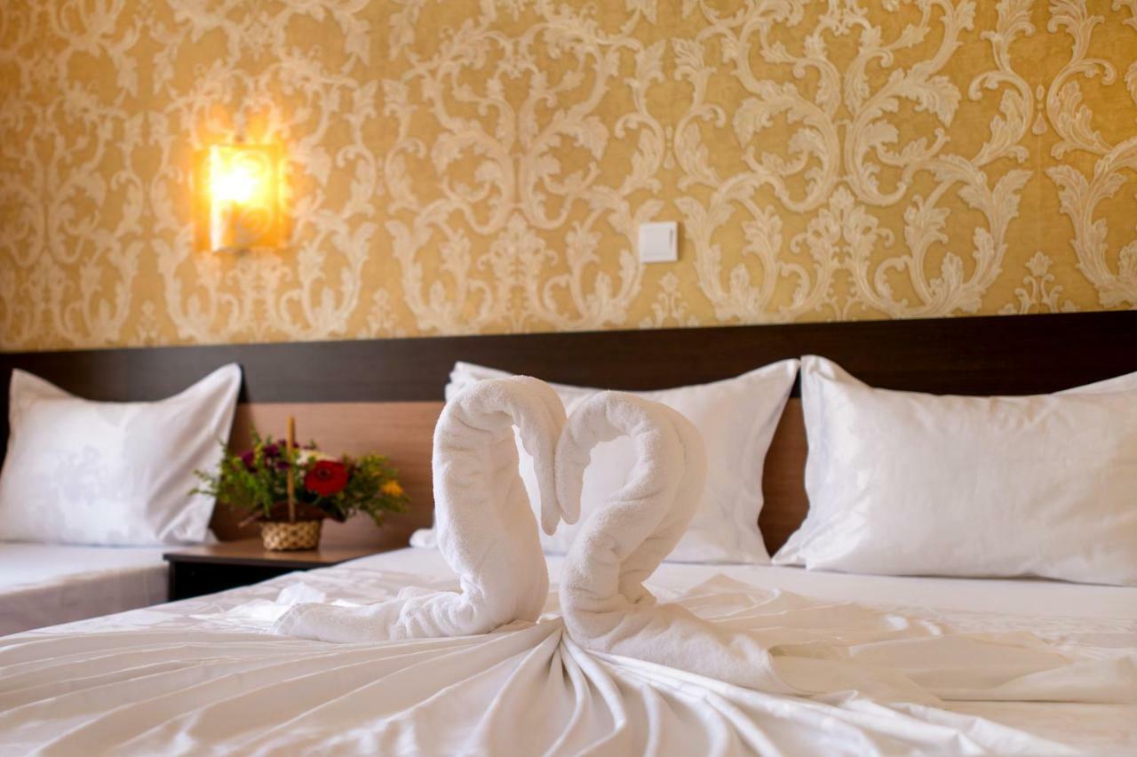 נסבר Hotel Iris מראה חיצוני תמונה